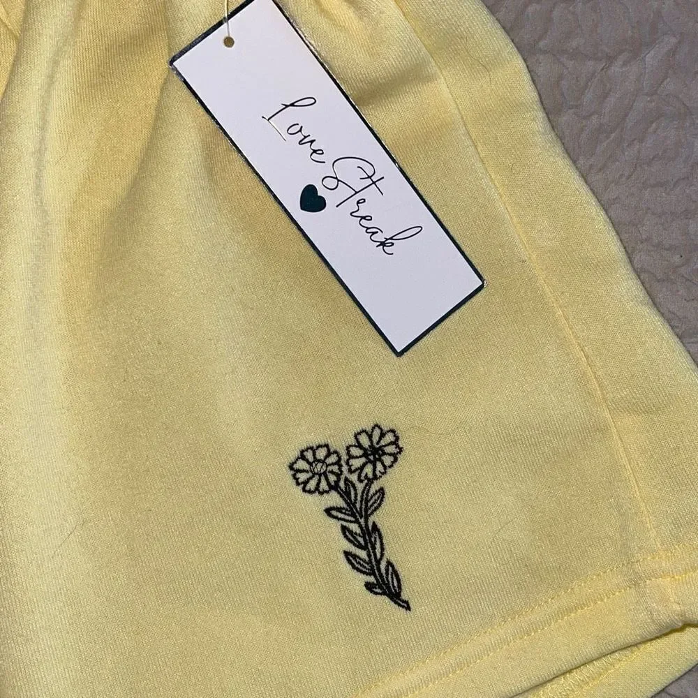 Love Streak Pull On Sweat-pant Material Shorts Embroidered Pale Yellow Size Larg - Picture 4 of 7